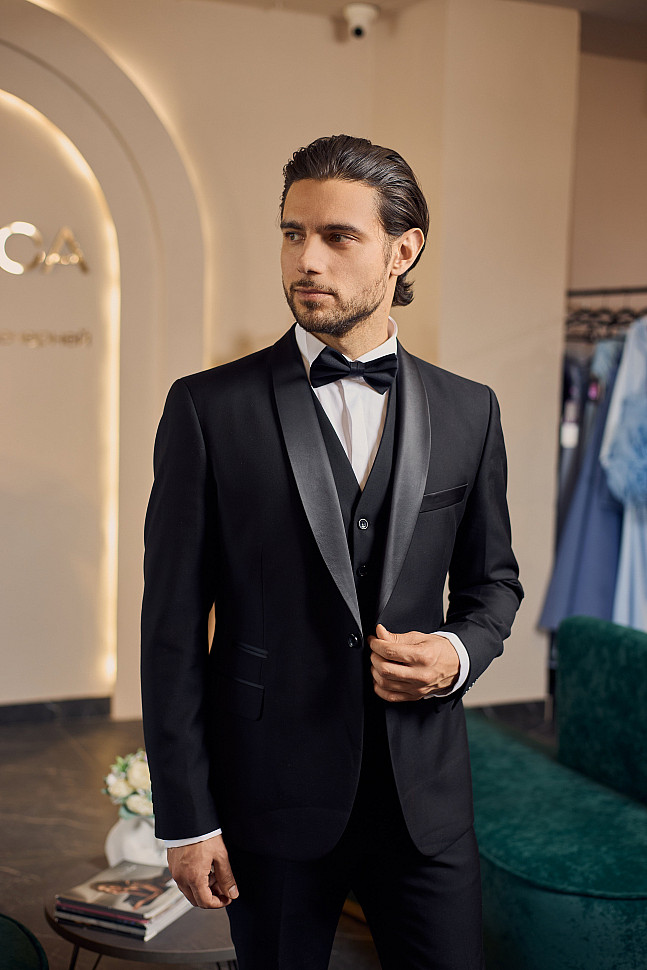 Мужской костюм черный